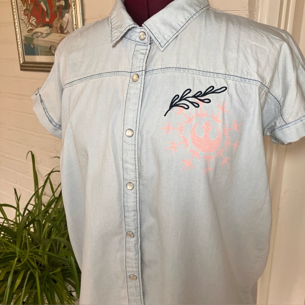BoxLunch x Star Wars Rebel Alliance Chambray Shirt — Size Medium ✨